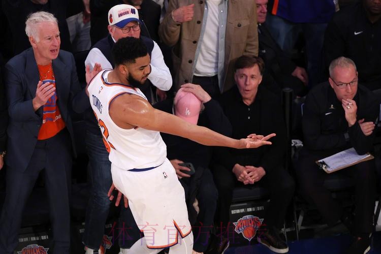 尼克斯大比分落后投子认负，布伦森已提前返回更衣室